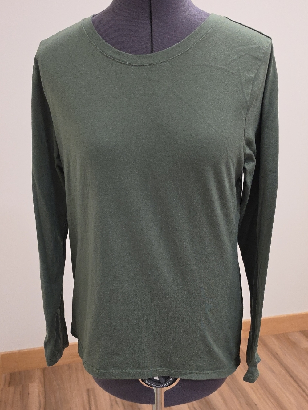 Time and Tru Olive Long Sleeve Crewneck Tee